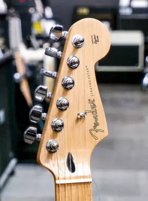 Fender - Limited Edition Player Stratocaster, Roasted Maple Fingerboard - Fiesta Red 2